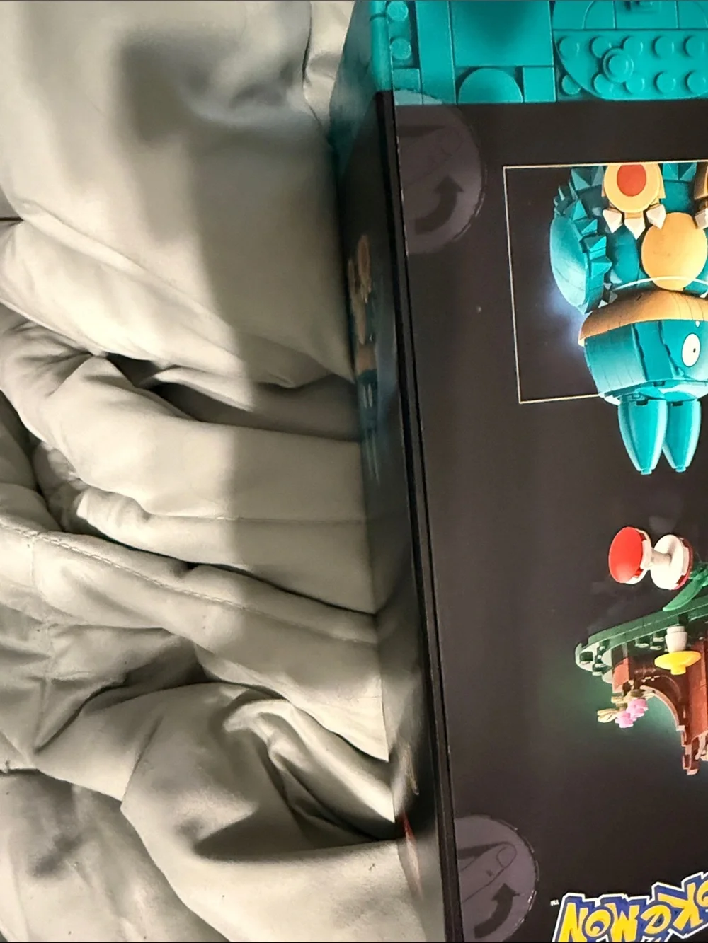 Lego Pokémon Munchlax Set - Teal, Brown, Yellow, Red